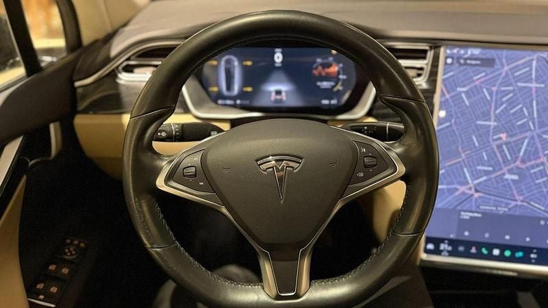 Second-hand Tesla Model X 311 kW (423 CP) 2016 Negru SUV