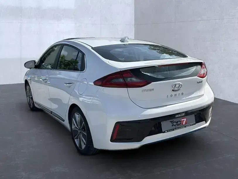 Gebraucht Hyundai Ioniq Premium 141 PS (103 kW) 2016 Weiß Kleinwagen