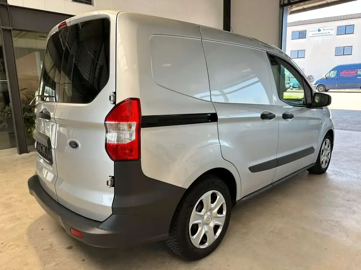 Gebraucht Ford Transit 101 PS (74 kW) 2021 Silber Van / Kleinbus