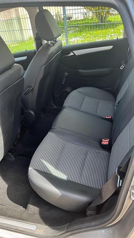 Gebraucht Mercedes B200 140 PS (102 kW) 2007 Grau Van / Kleinbus