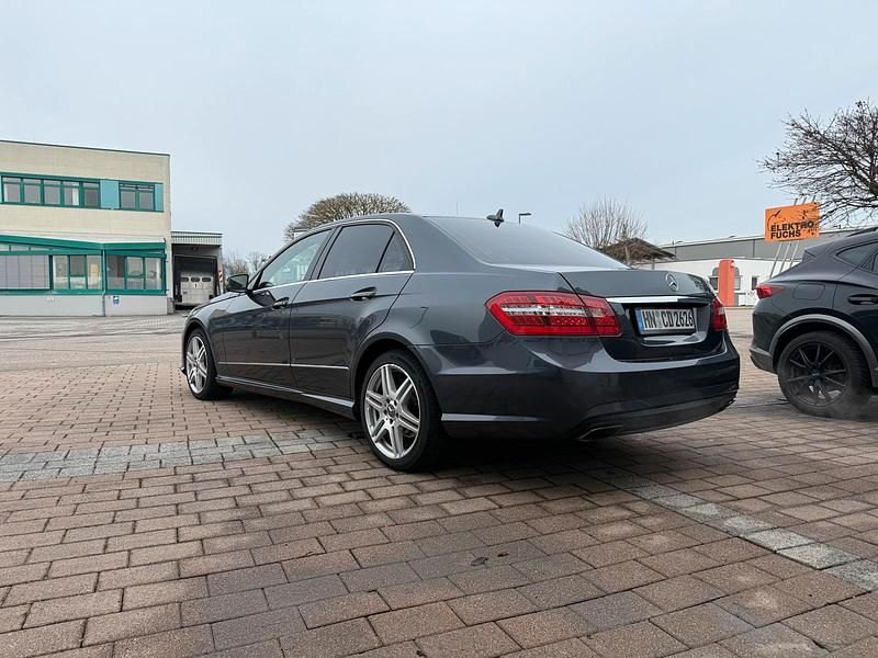 Gebraucht Mercedes E350 AMG 265 PS (194 kW) 2012 Grau Limousine