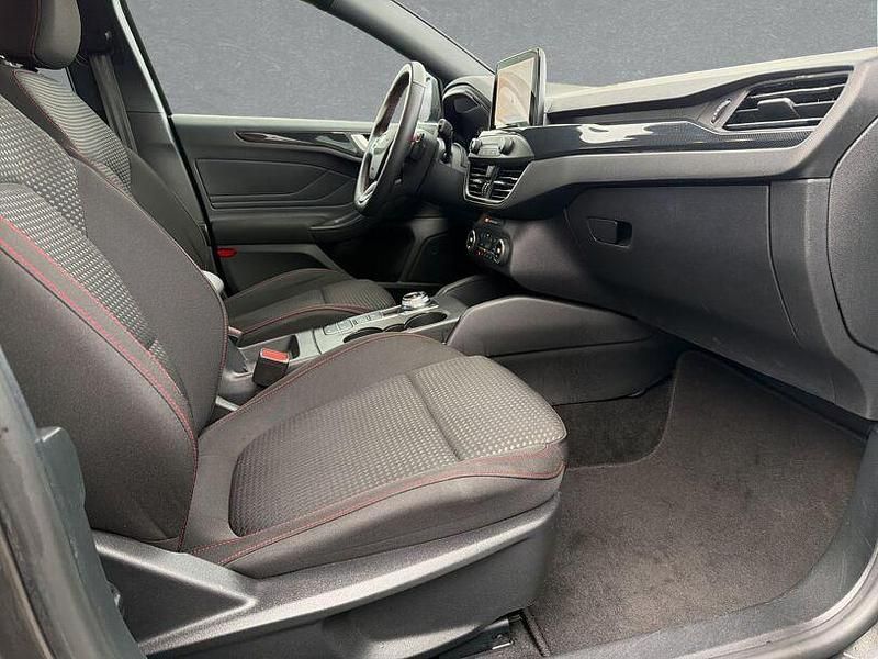 Gebraucht Ford Focus ST-Line 151 PS (111 kW) 2022 Magneticgrau () (metallic) Kombi