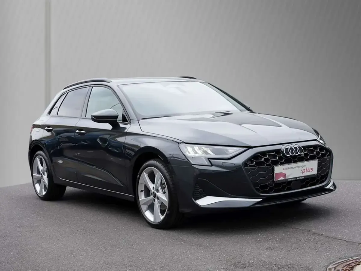 Gebraucht Audi A3 Comfort 116 PS (85 kW) 2025 Manhattangrau metallic Limousine