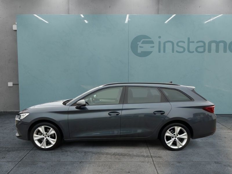 Grau Gebraucht 2023 Seat Leon FR Van / Kleinbus | 27.399 € (Fairer Preis) - Bild 1/4