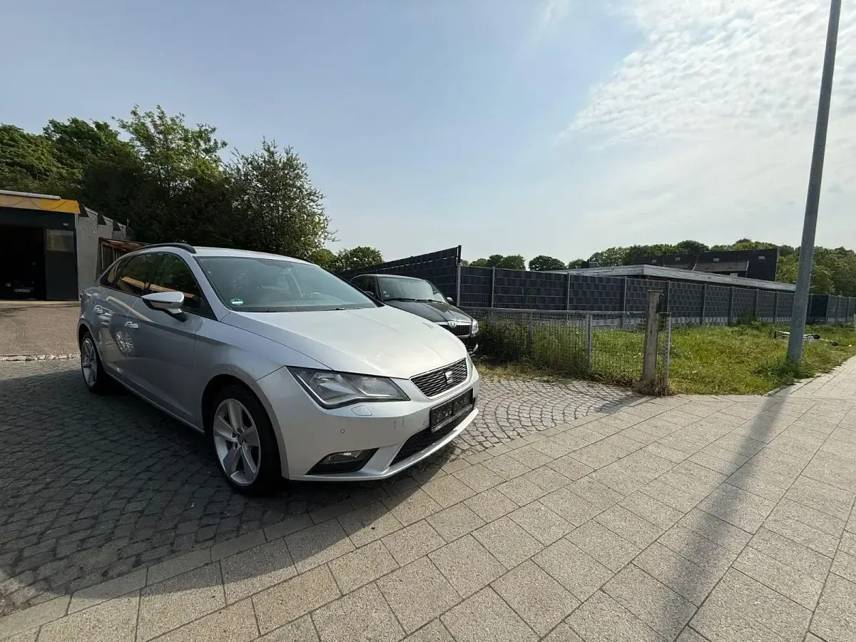 Używany Seat Leon ST Style 105 KM (77 kW) 2015 Srebrny Kombi
