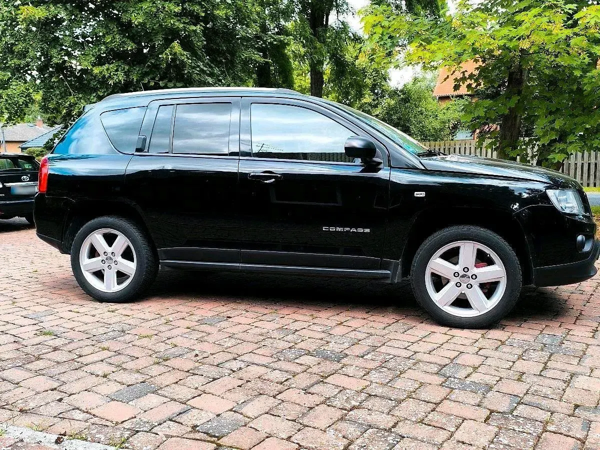 Gebraucht Jeep Compass Limited 163 PS (119 kW) 2012 Schwarz SUV