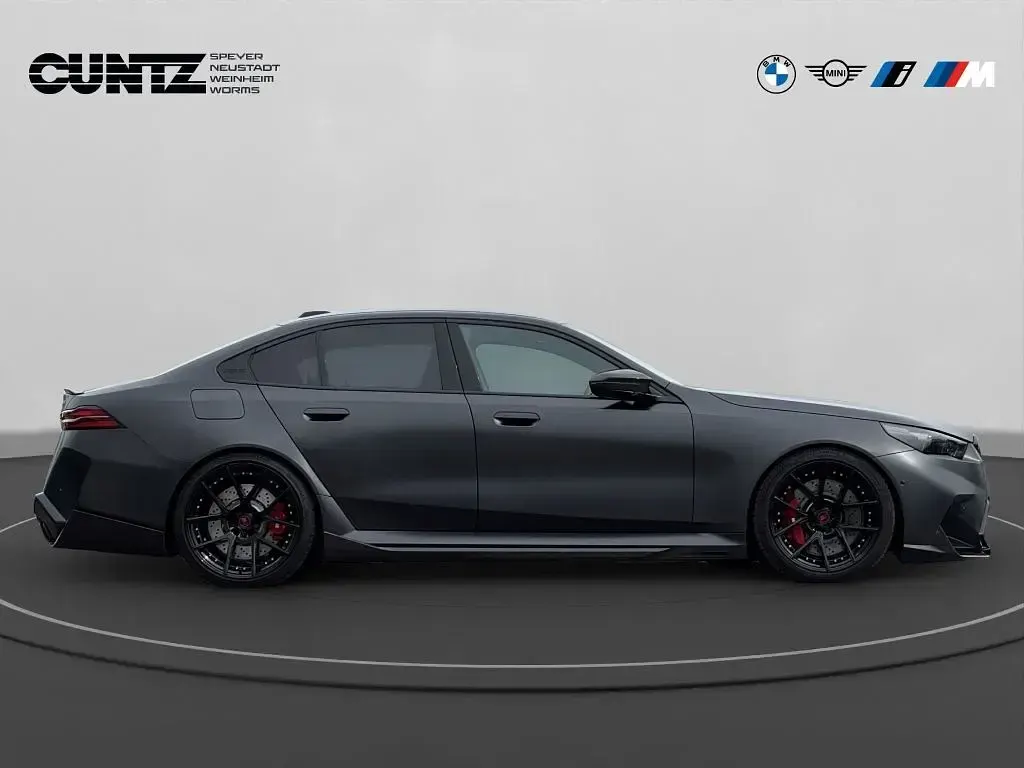 Używany BMW M5 Performance 727 KM (534 kW) 2025 Szary Sedan/Limuzyna