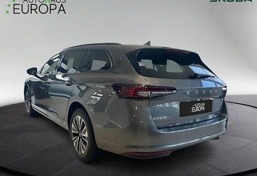 Neu Skoda Superb Selection 150 PS (110 kW) 2026 Grau Kombi