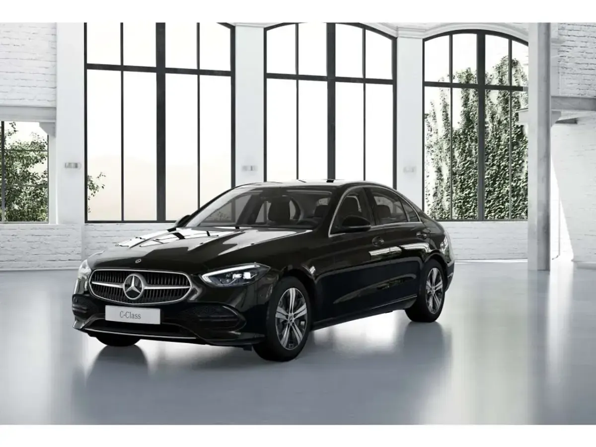 Gebraucht Mercedes C300e Avantgarde 204 PS (150 kW) 2025 Schwarz Limousine
