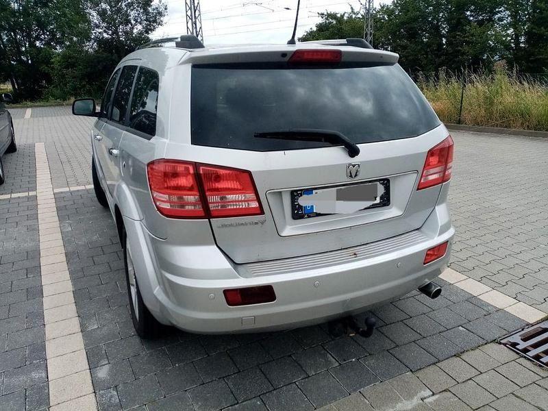 Gebraucht Dodge Journey SE 170 PS (125 kW) 2010 Silber SUV