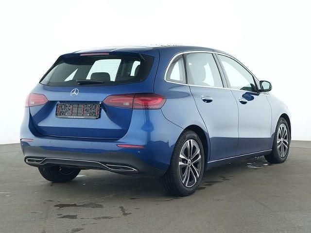 Gebraucht Mercedes B200 Advanced Plus 163 PS (119 kW) 2025 Blau Van / Kleinbus