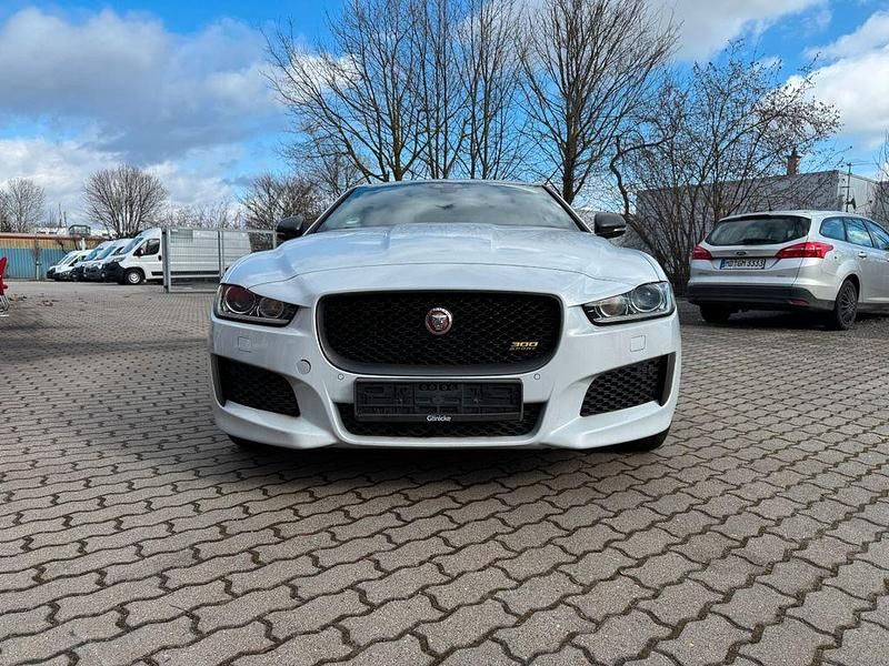 Gebraucht Jaguar XE 300 PS (220 kW) 2019 Weiß Limousine