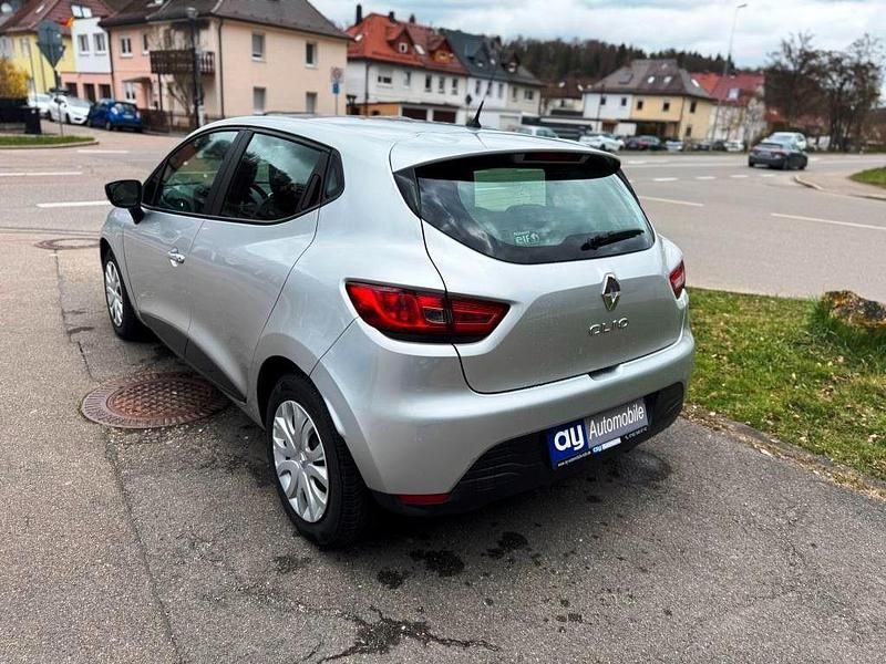 Second-hand Renault Clio IV Expression 73 CP (53 kW) 2013 Argintiu Berlinǎ