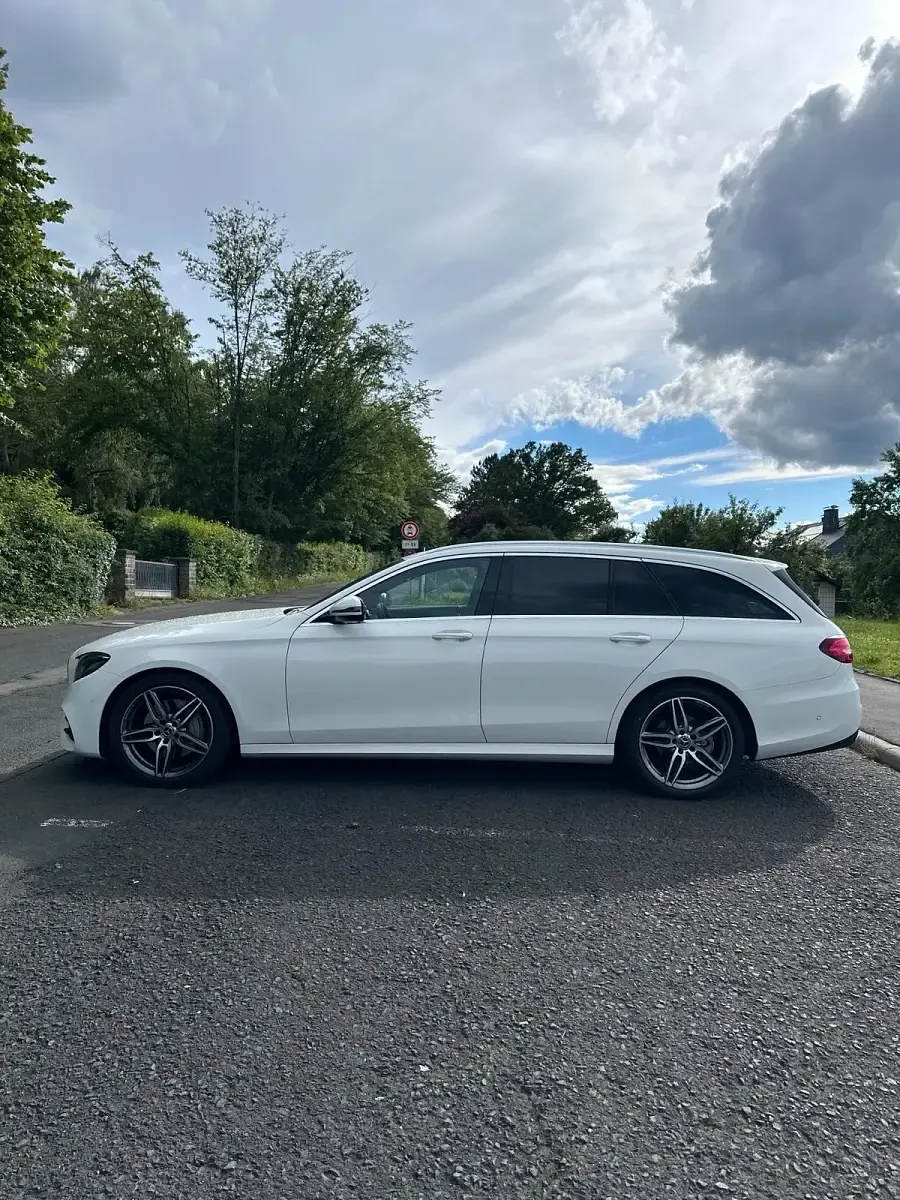 Gebraucht Mercedes E220 AMG 194 PS (142 kW) 2017 Weiß Kombi