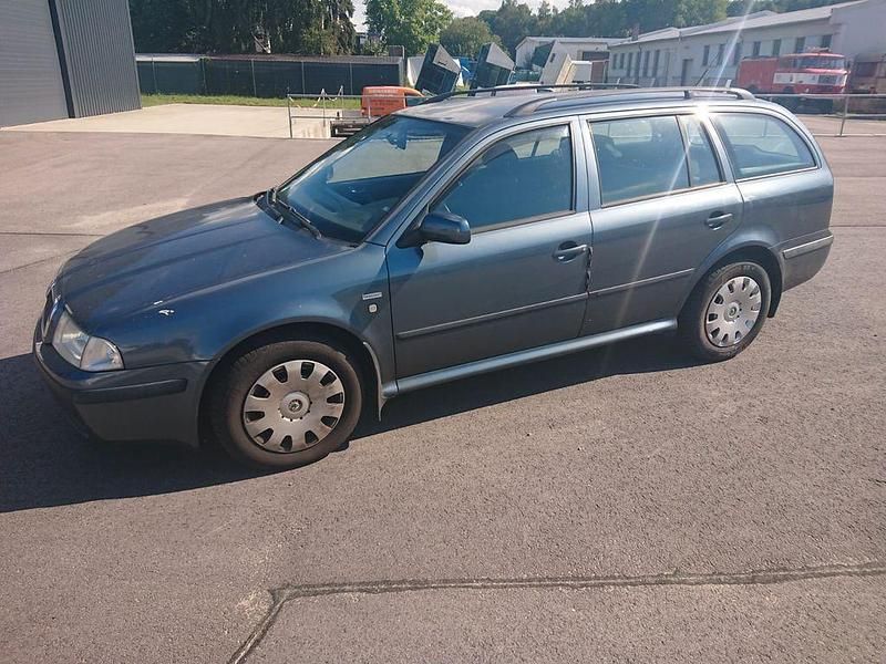 Grau Gebraucht 2004 Skoda Octavia Kombi | 1.900 € (Guter Preis) - Bild 1/4