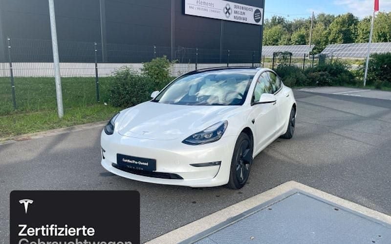 Weiß Gebraucht 2021 Tesla Model 3 Long Range RWD Limousine | 29.700 € (Etwas zu teuer) - Bild 1/4