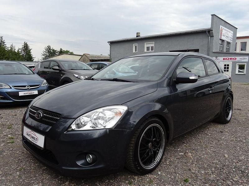Grau Gebraucht 2010 Kia ProCeed 2 Kleinwagen | 2.990 € (Superpreis) - Bild 1/4