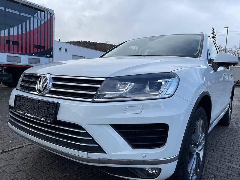 Gebraucht VW Touareg 204 PS (150 kW) 2017 Pure white SUV