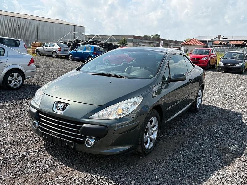 Grau Gebraucht 2007 Peugeot 307 CC Filou Cabrio | 3.890 € - Bild 1/4