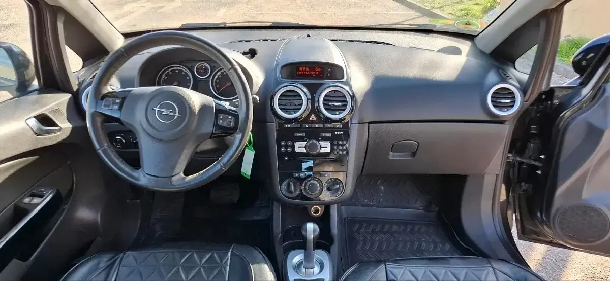 Używany Opel Corsa 86 KM (63 kW) 2010 Czarny Hatchback