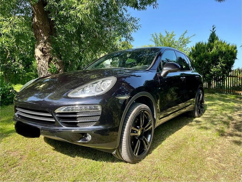 Second-hand Porsche Cayenne 299 CP (219 kW) 2011 Negru SUV