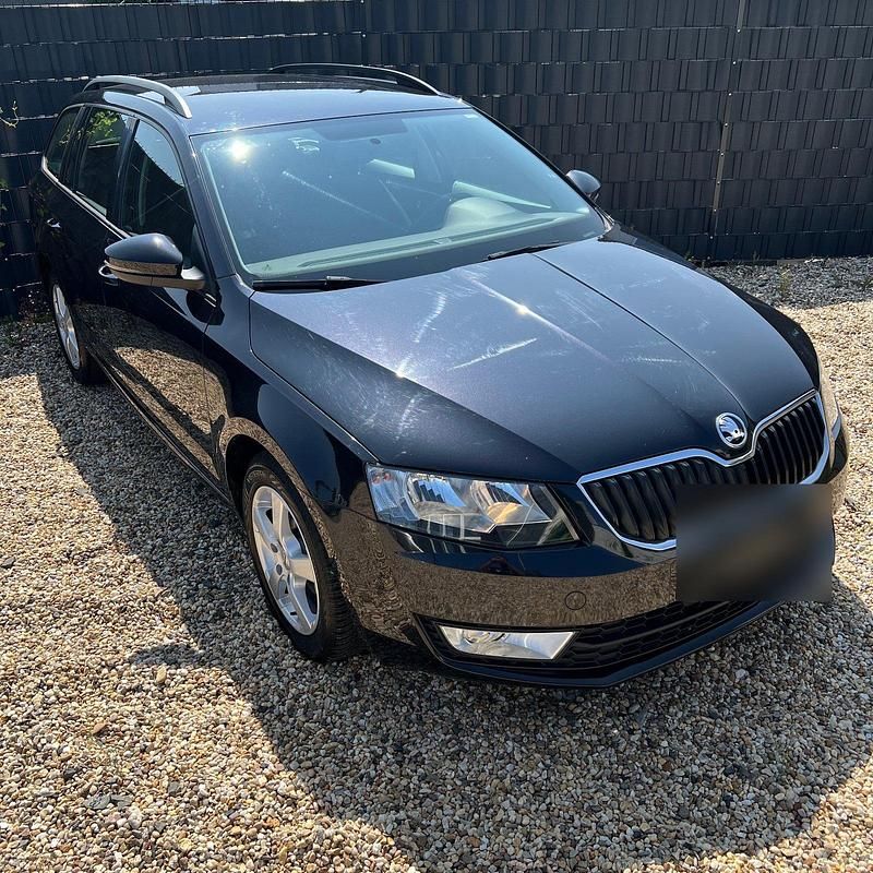 Gebraucht Skoda Octavia Ambition 110 PS (80 kW) 2016 Schwarz Kleinwagen