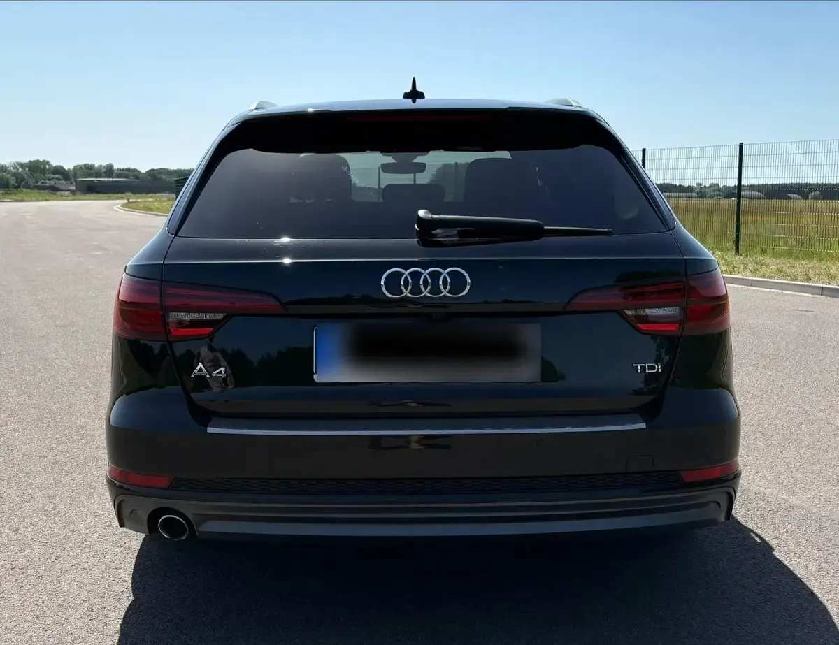 Gebraucht Audi A4 S-Line 150 PS (110 kW) 2018 Schwarz Kombi