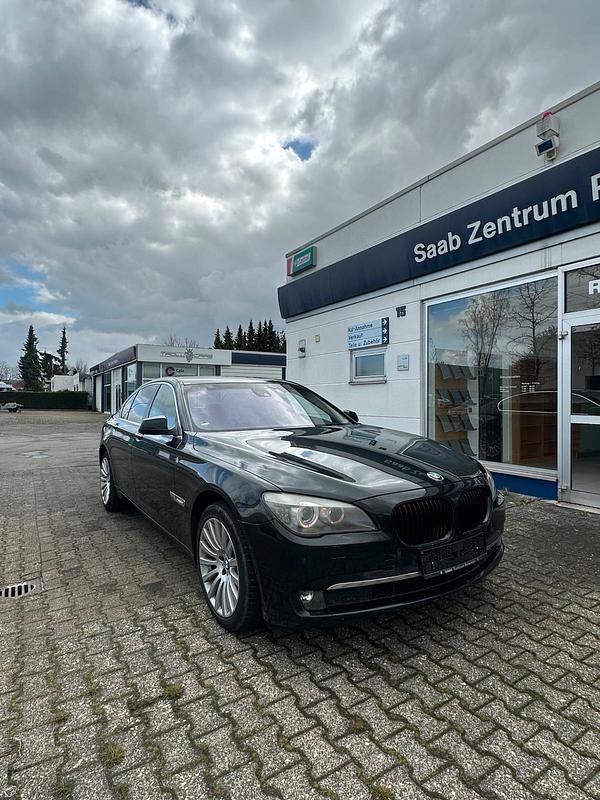 Gebraucht BMW 730 245 PS (180 kW) 2011 Schwarz Limousine