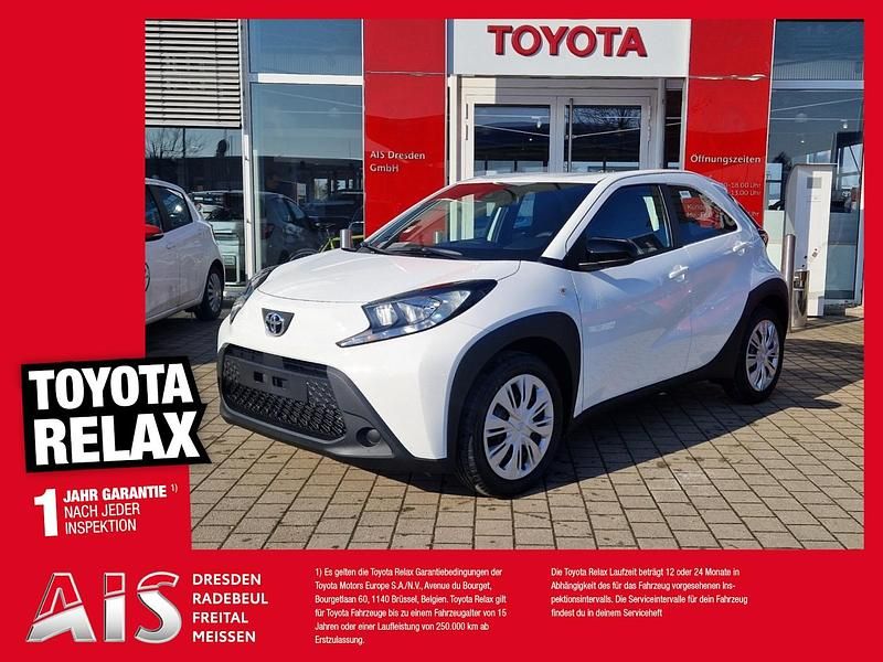 Schneeweiß Neu 2025 Toyota Aygo Play Kleinwagen | 16.790 € - Bild 1/3