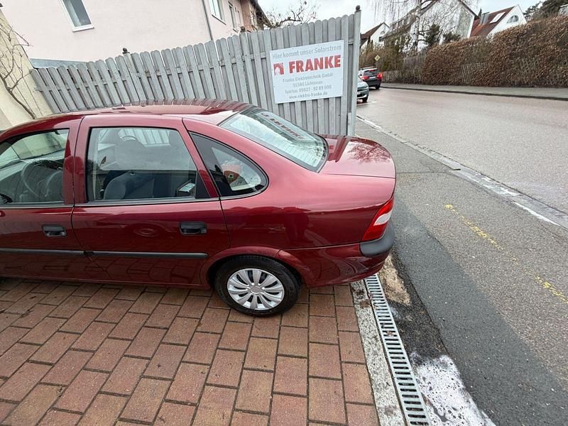 Gebraucht Opel Vectra 116 PS (85 kW) 1996 Rot Limousine