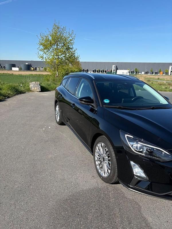 Second-hand Ford Focus Active 125 CP (91 kW) 2019 Negru Break