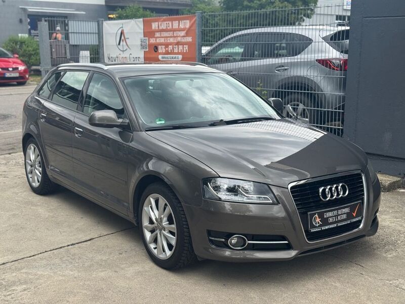 Grau Gebraucht 2011 Audi A3 Sportback Ambition Limousine | 8.990 € (Fairer Preis) - Bild 1/4