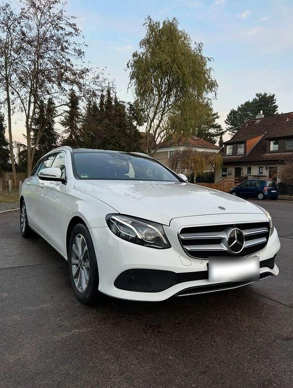 Gebraucht Mercedes E220 194 PS (142 kW) 2018 Weiß Kombi
