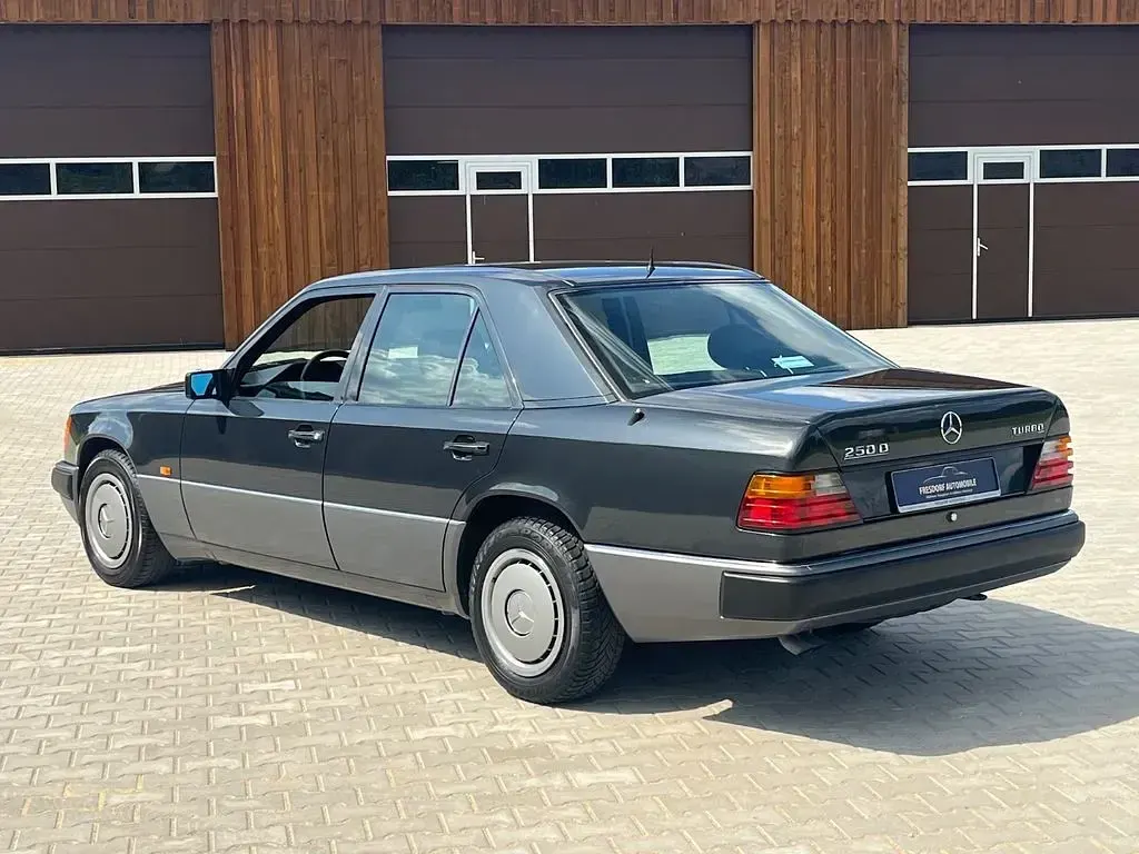 Gebraucht Mercedes 250 126 PS (92 kW) 1990 Schwarz Limousine
