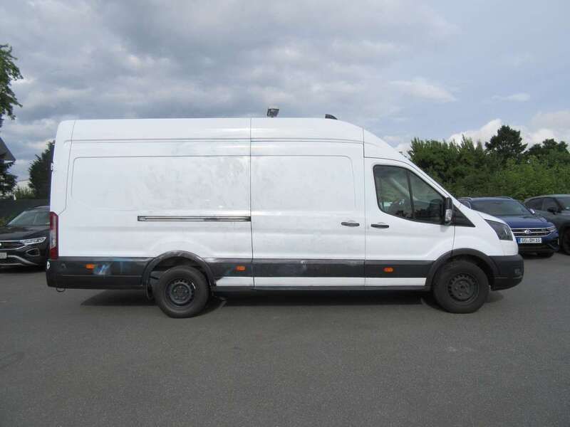 Gebraucht Ford Transit Trend 131 PS (96 kW) 2022 Frostweiß Van / Kleinbus