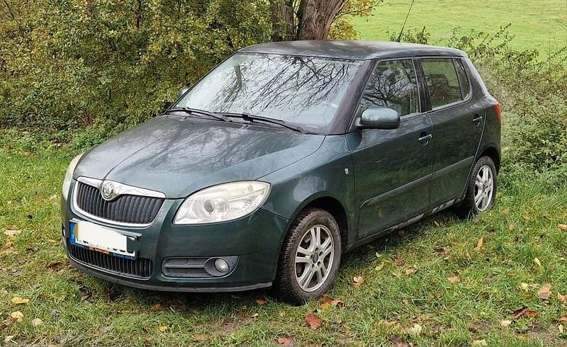 Grün Gebraucht 2008 Skoda Fabia Classic Limousine | 2.190 € (Guter Preis) - Bild 1/4