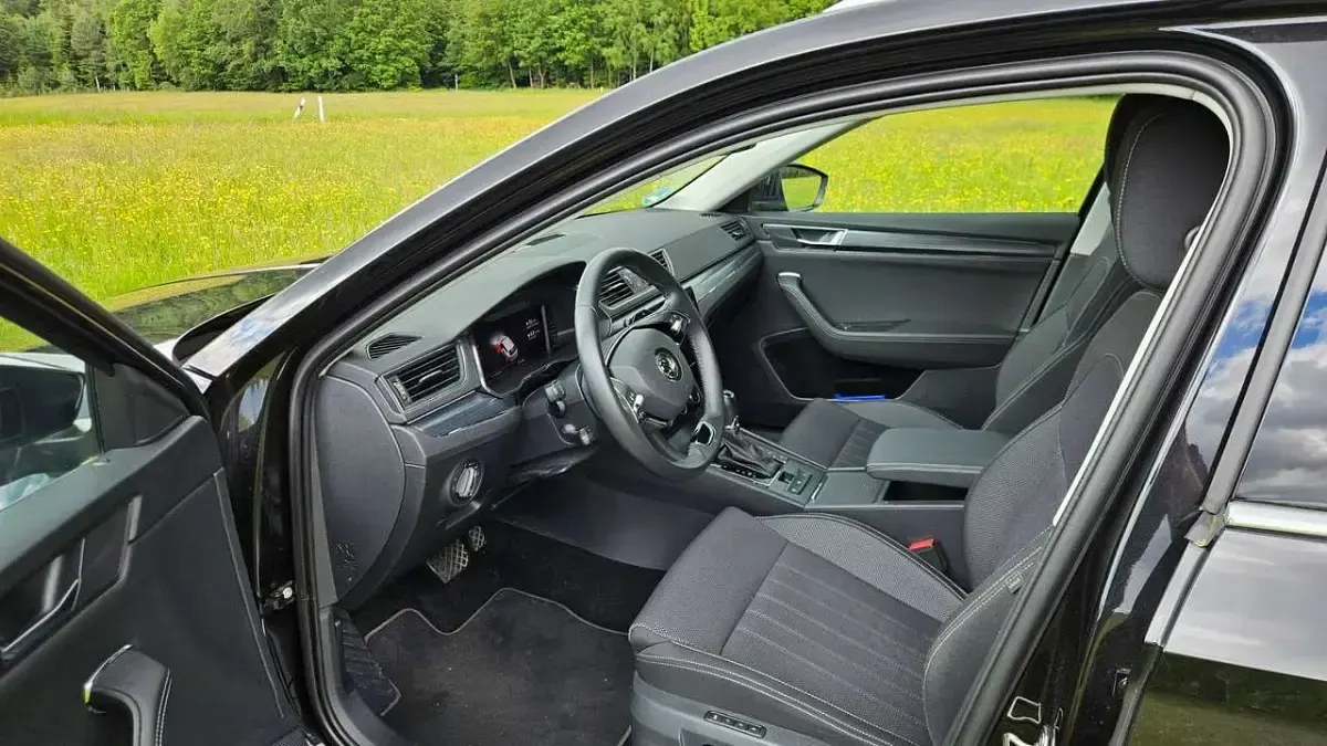 Gebraucht Skoda Superb Style 150 PS (110 kW) 2023 Schwarz Kombi