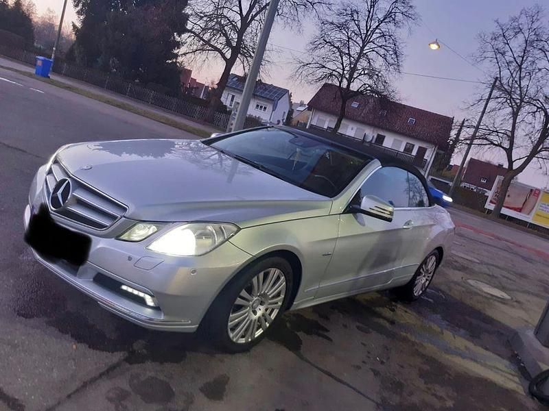 Gebraucht Mercedes E250 Avantgarde 204 PS (150 kW) 2011 Cabrio
