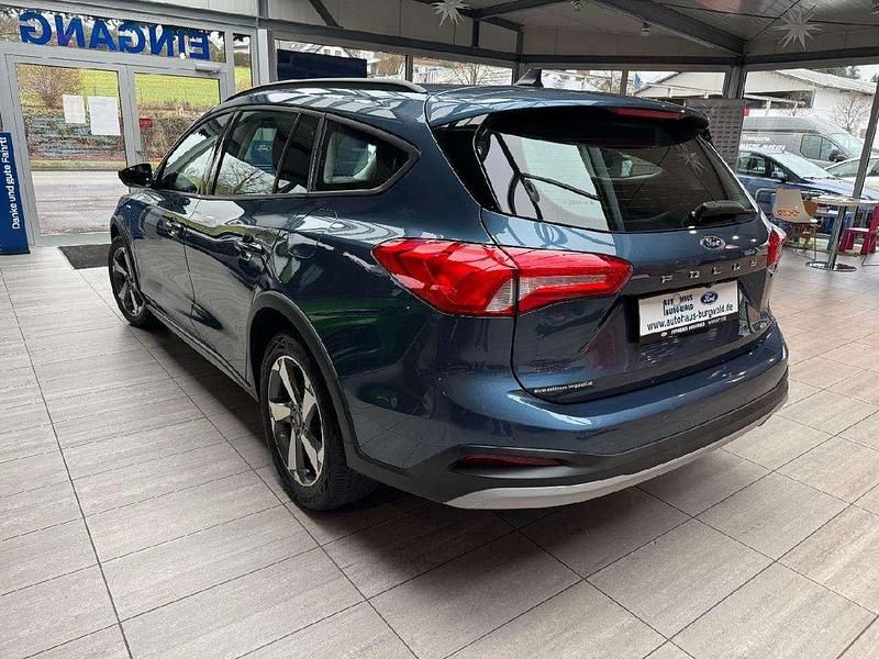 Używany Ford Focus Active 155 KM (114 kW) 2021 Niebieski Kombi
