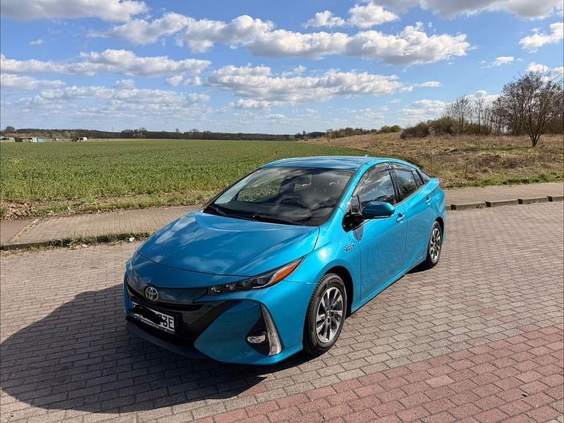 Gebraucht Toyota Prius 122 PS (89 kW) 2019 Blau Kleinwagen