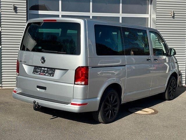 Gebraucht VW Multivan Family 150 PS (110 kW) 2021 Reflexsilber Van