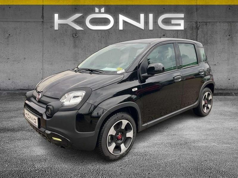 Cinema schwarz Gebraucht 2023 Fiat Panda Cross Cross Kleinwagen | 12.998 € (Fairer Preis) - Bild 1/4