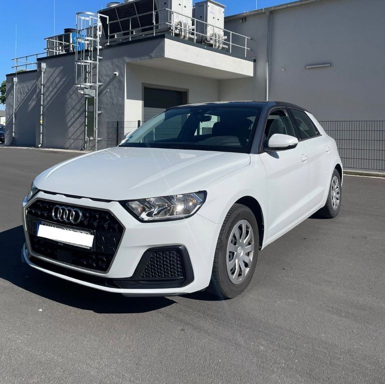 Weiß Gebraucht 2019 Audi A1 Design Kleinwagen | 13.999 € (Guter Preis) - Bild 1/4