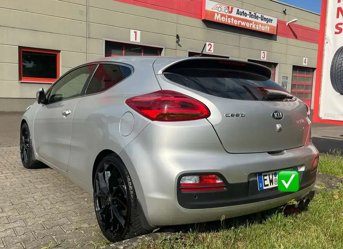 Gebraucht Kia ProCeed Spirit 135 PS (99 kW) 2015 Kleinwagen
