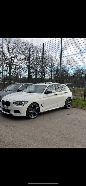Weiß Gebraucht 2013 BMW 125 Performance Kleinwagen | 14.499 € (Teuer) - Bild 1/4