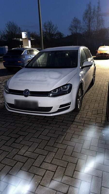 Gebraucht VW Golf VII 122 PS (89 kW) 2014 Weiß Limousine