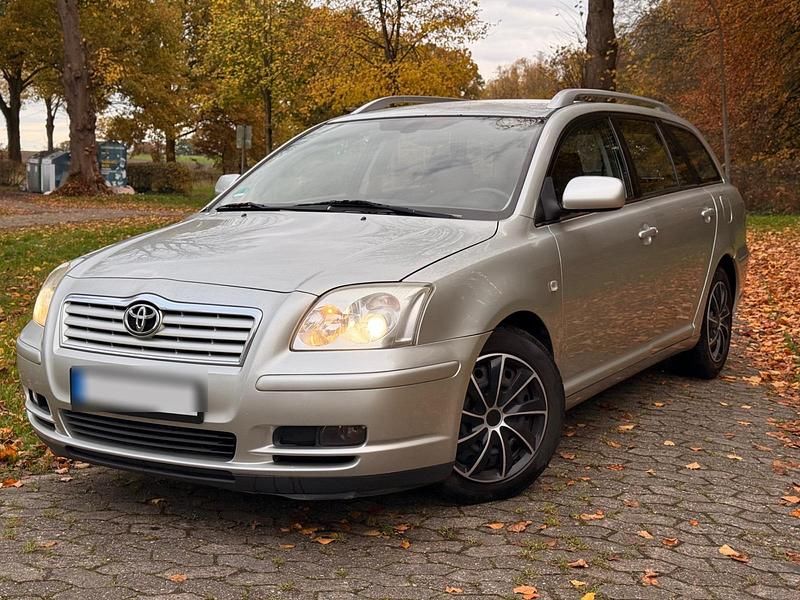 Grau Gebraucht 2006 Toyota Avensis Kombi | 3.499 € (Etwas zu teuer) - Bild 1/4