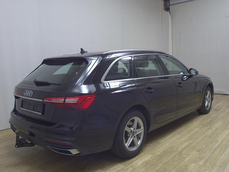 Gebraucht Audi A4 Basis 163 PS (119 kW) 2022 Schwarz Kombi