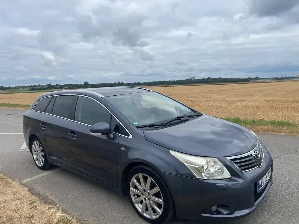 Gebraucht Toyota Avensis Edition 150 PS (110 kW) 2011 Blau Kombi