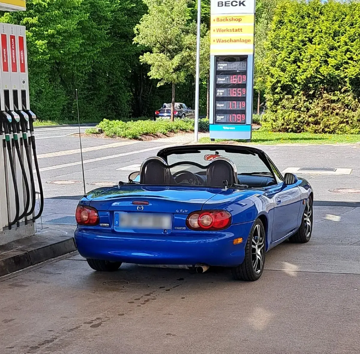 Gebraucht Mazda MX5 115 PS (84 kW) 2003 Blau Cabrio